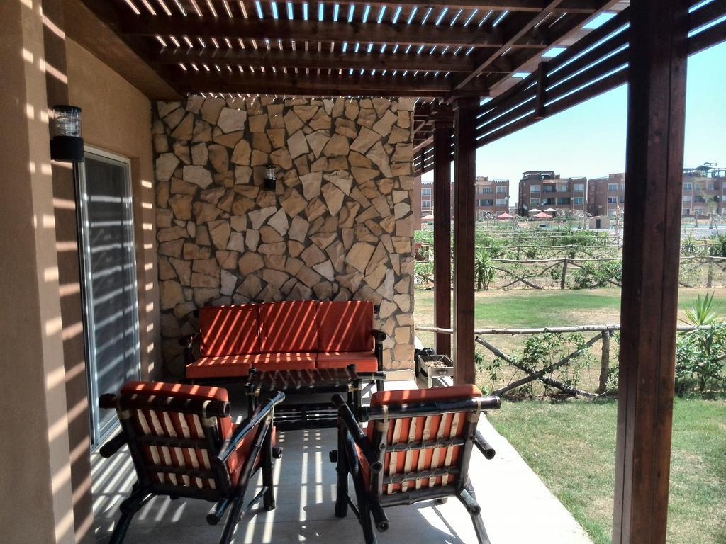 Three-Bedroom Garden Chalet At Marina Wadi Degla For Families Ain Sukhna Rom bilde